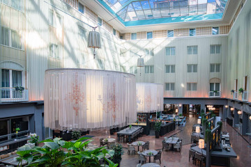 2021 8 Radisson Blu Lobby 11 