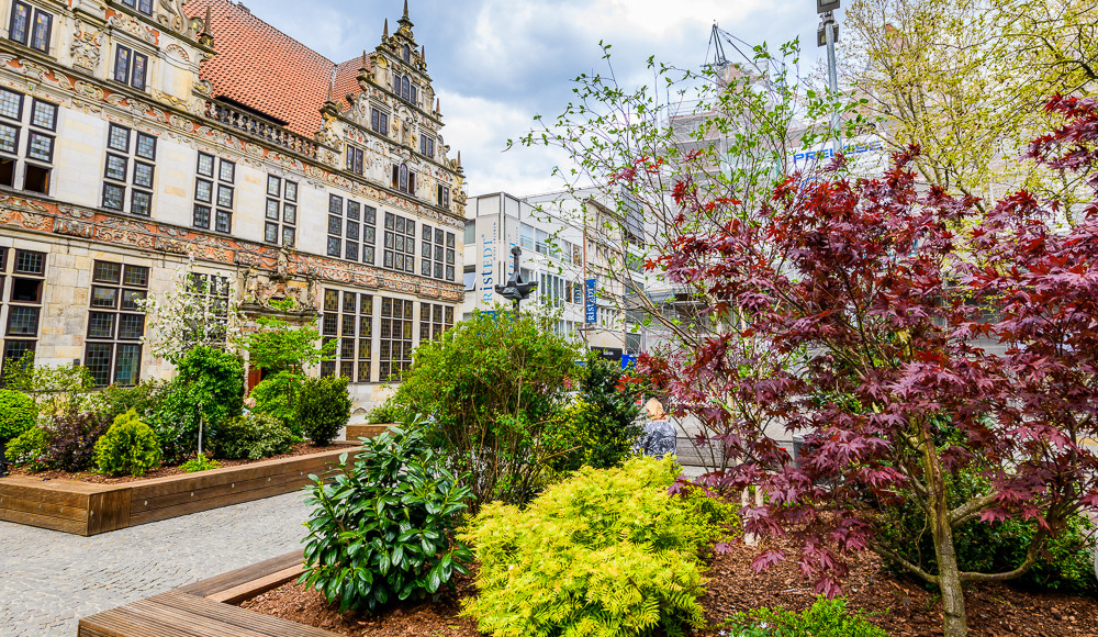 © Ansgarikirchhof by CityInitiative Bremen Werbung e.V. | Ansgarikirchhof Herbstgärten | Spring Gardens in the Ansgarikirchhof